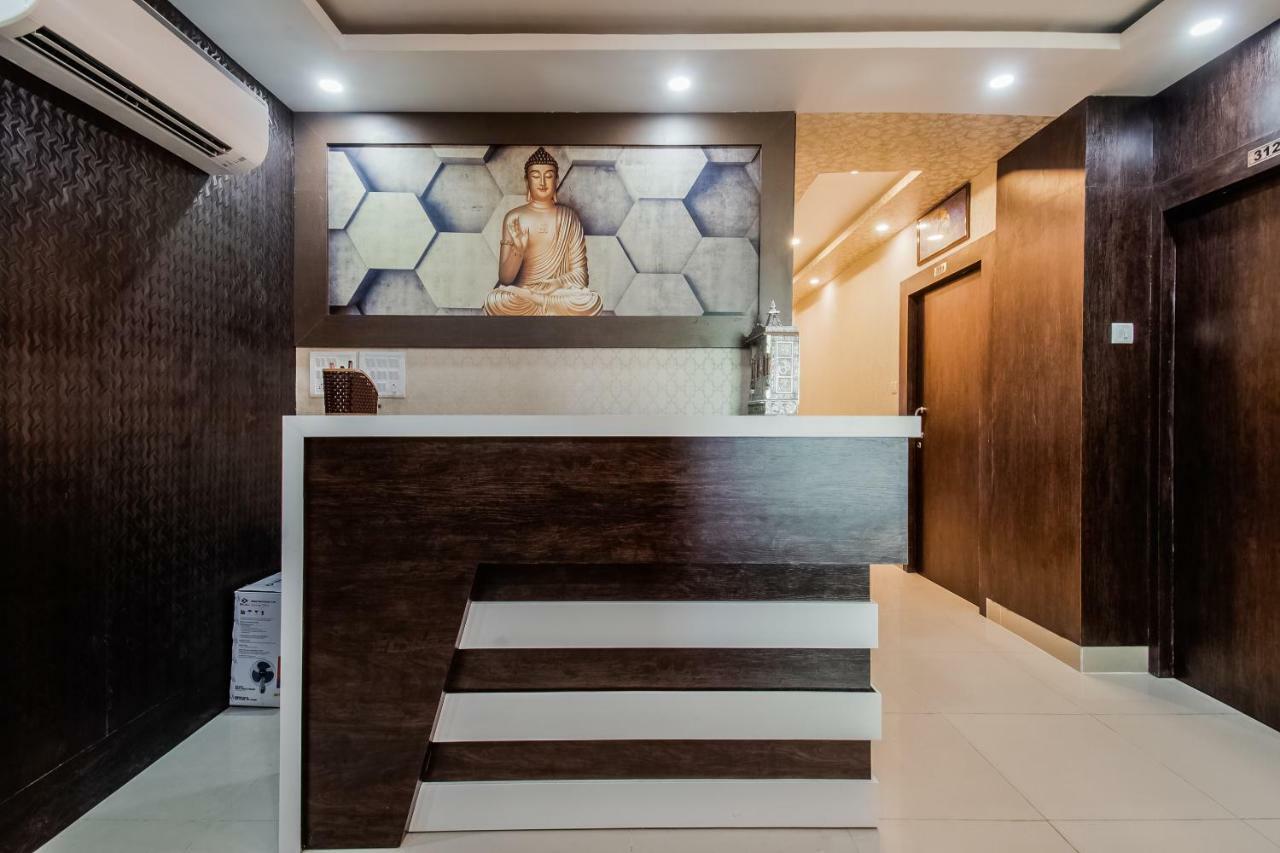 Oyo 45609 The Legend Inn Deluxe Danapur Exterior photo
