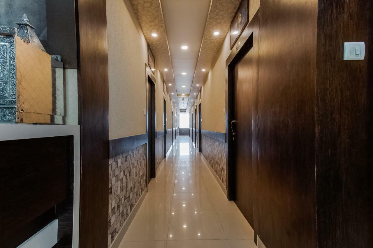 Oyo 45609 The Legend Inn Deluxe Danapur Exterior photo