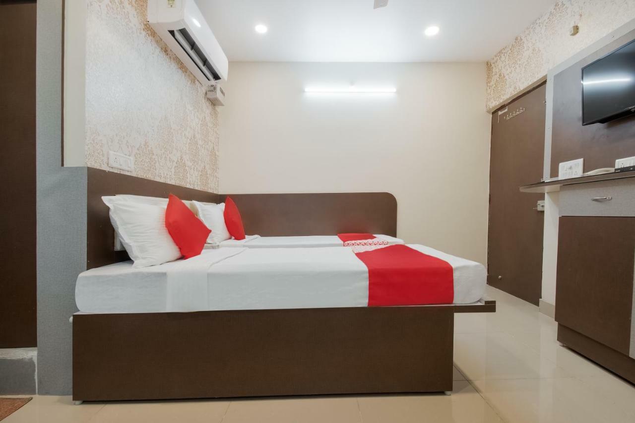 Oyo 45609 The Legend Inn Deluxe Danapur Exterior photo